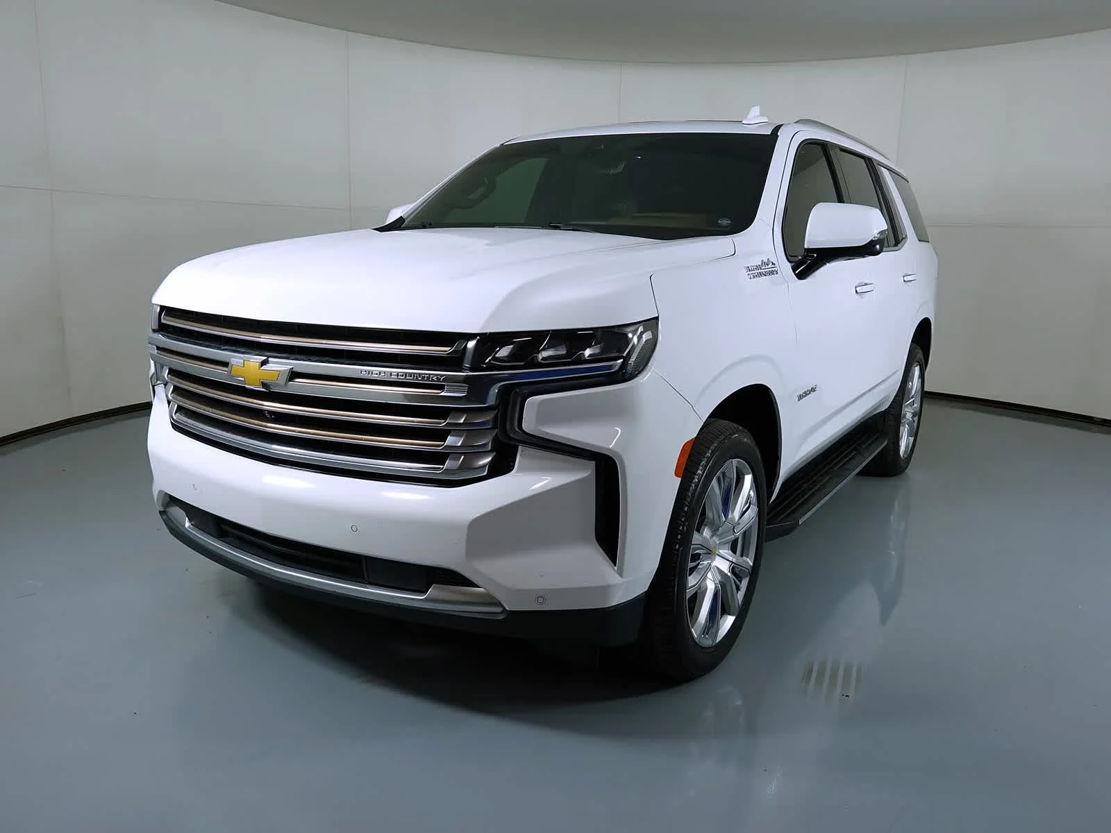 Used 2022 Summit White Chevrolet High Country image 9
