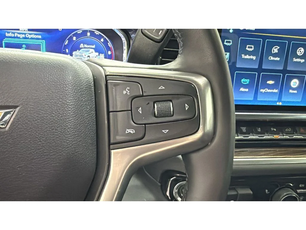 Used 2025 Summit White Chevrolet LT image 24