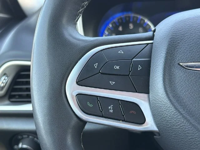 Used 2025 Black Chrysler Select image 27