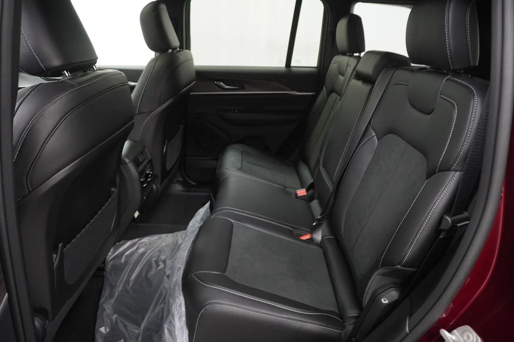 New 2026 Velvet Red Pearl-Coat Exterior Paint Jeep Altitude image 17