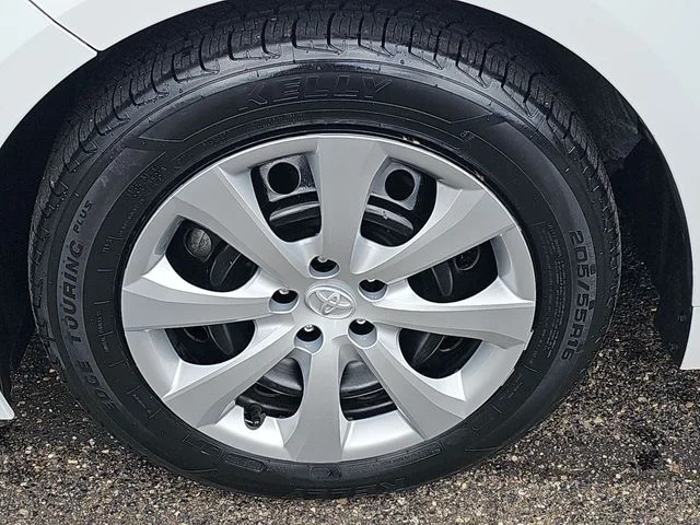 Used 2023 White Toyota LE image 31