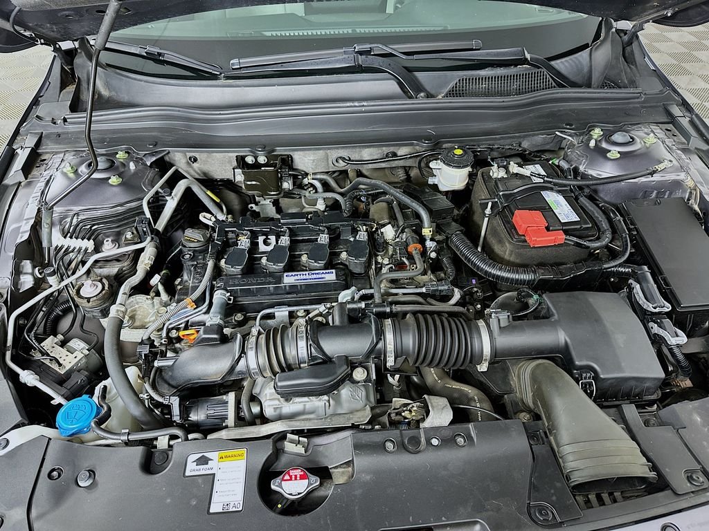 Used 2018 Lunar Silver Metallic Honda LX image 27