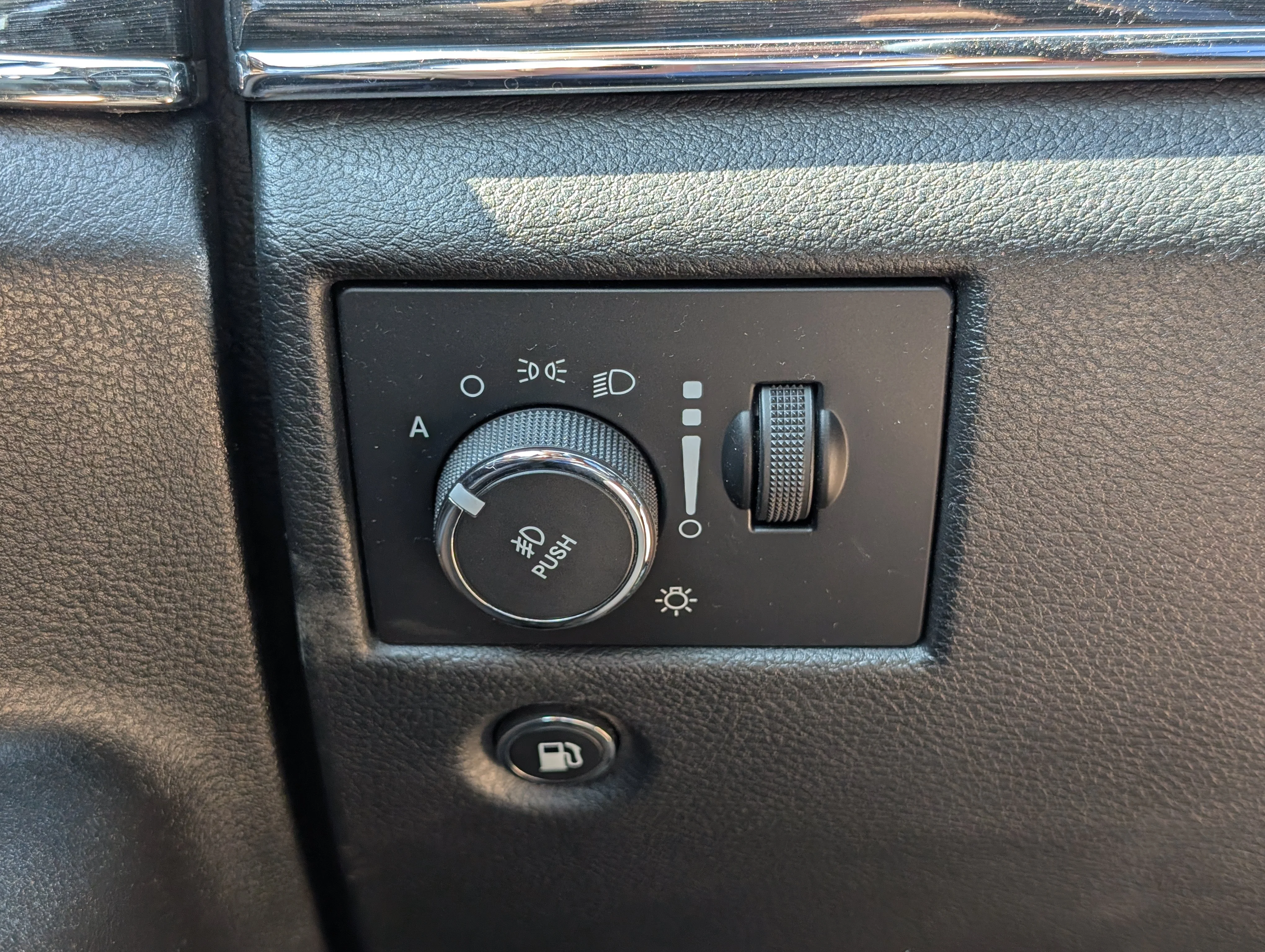 Used 2017 Billet Metallic Jeep Trailhawk image 29
