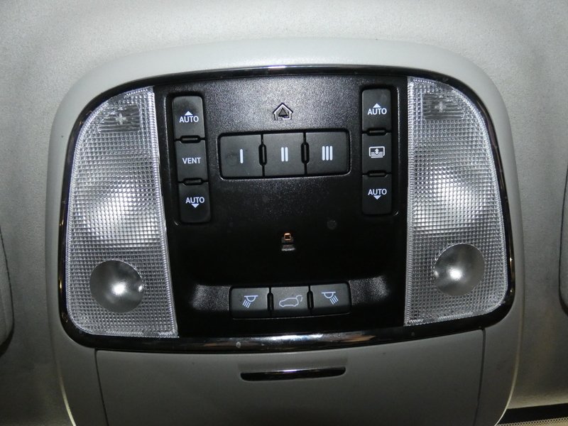 Used 2020 DIAMOND BLACK CRY Jeep 4d SUV 4WD Summit V6 image 19