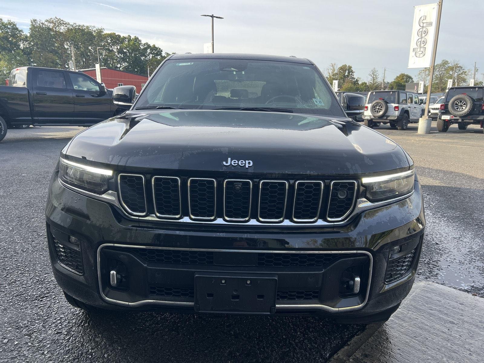 Used 2022 Diamond Black Crystal Pearlcoat Jeep Overland image 7