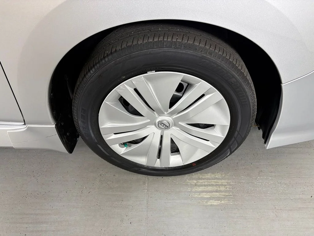 Used 2025 Silver Nissan S image 11
