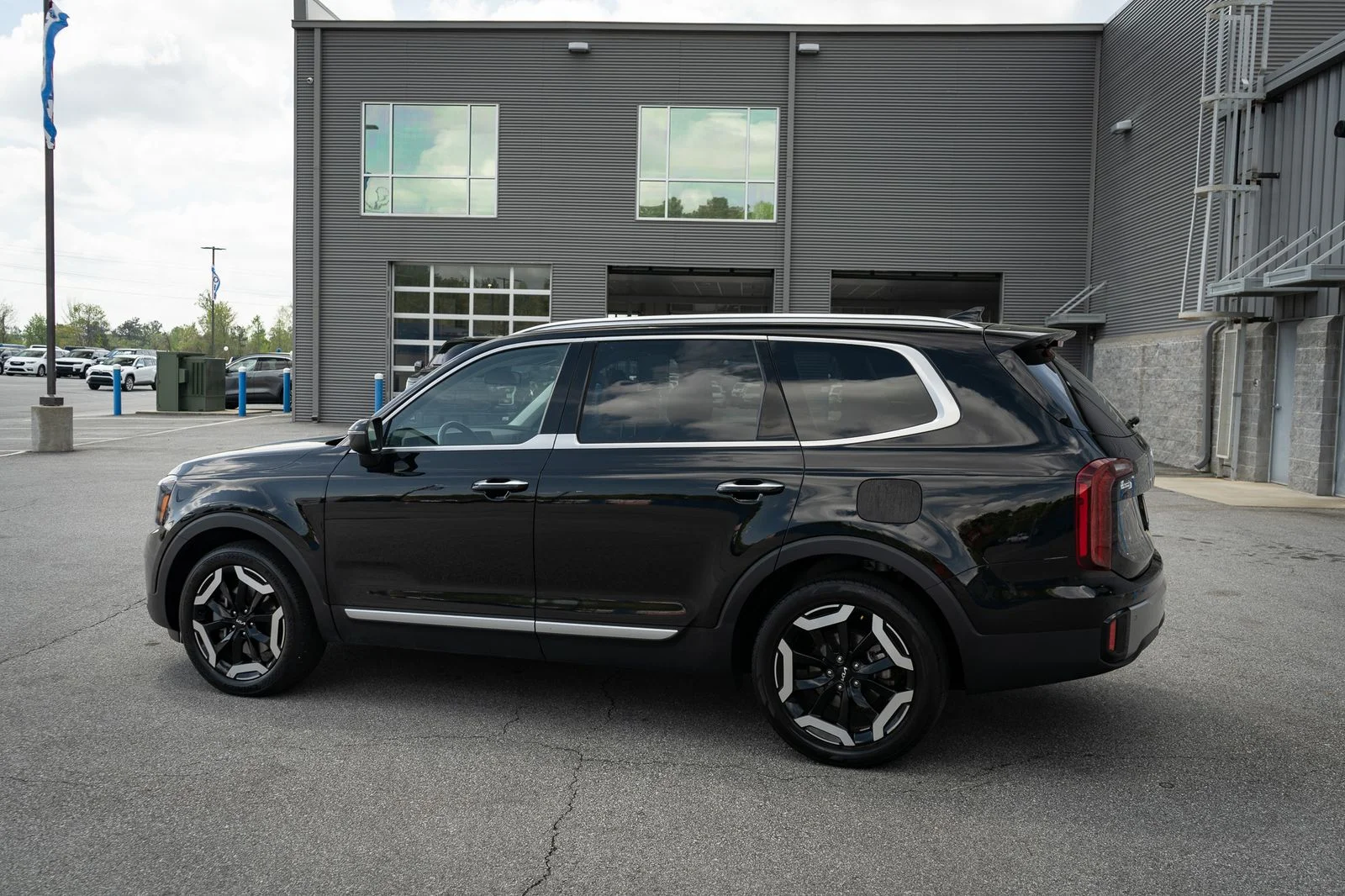 Used 2025 Ebony Black Kia S image 7