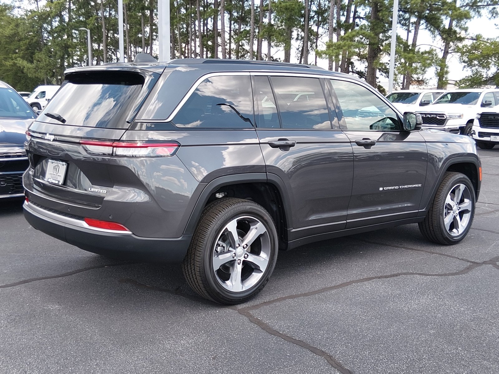 New 2026 Baltic Gray Metallic Clear-Coat Exterior Paint Jeep Limited 4x4 image 3