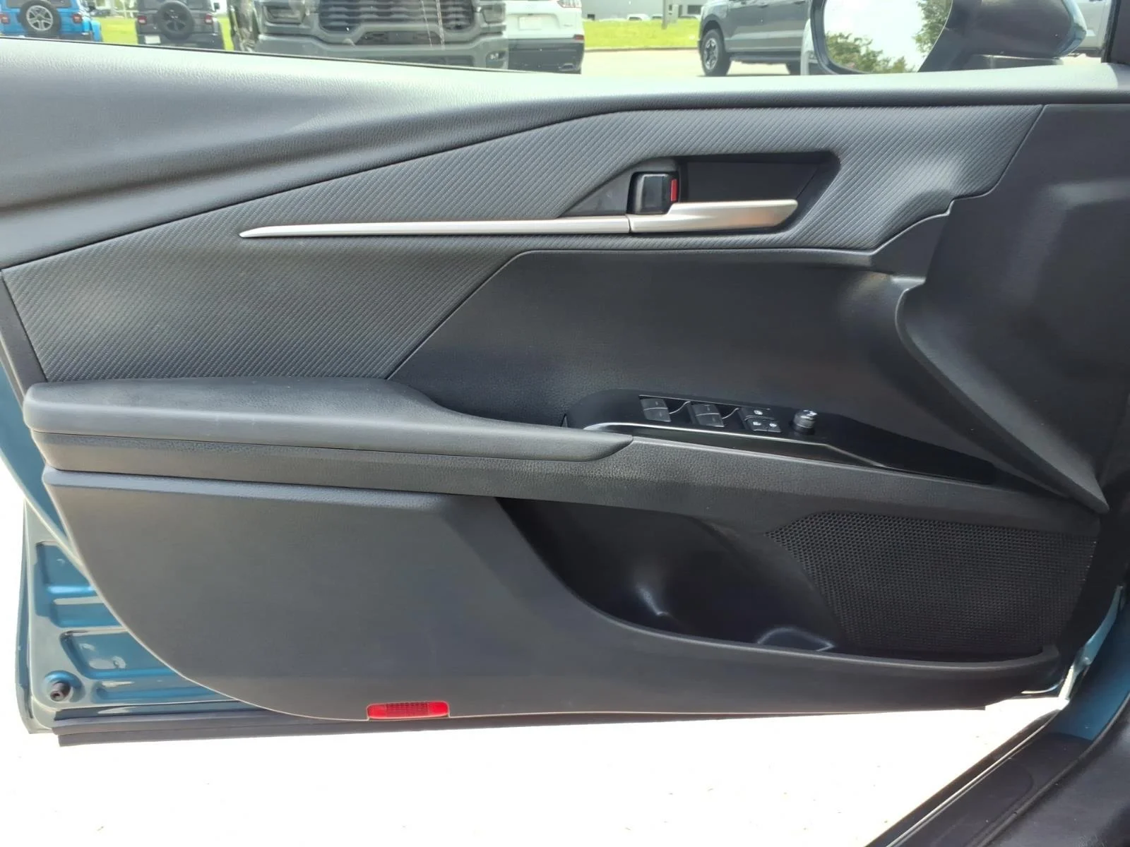 Used 2025 Ocean Gem Toyota SE image 28