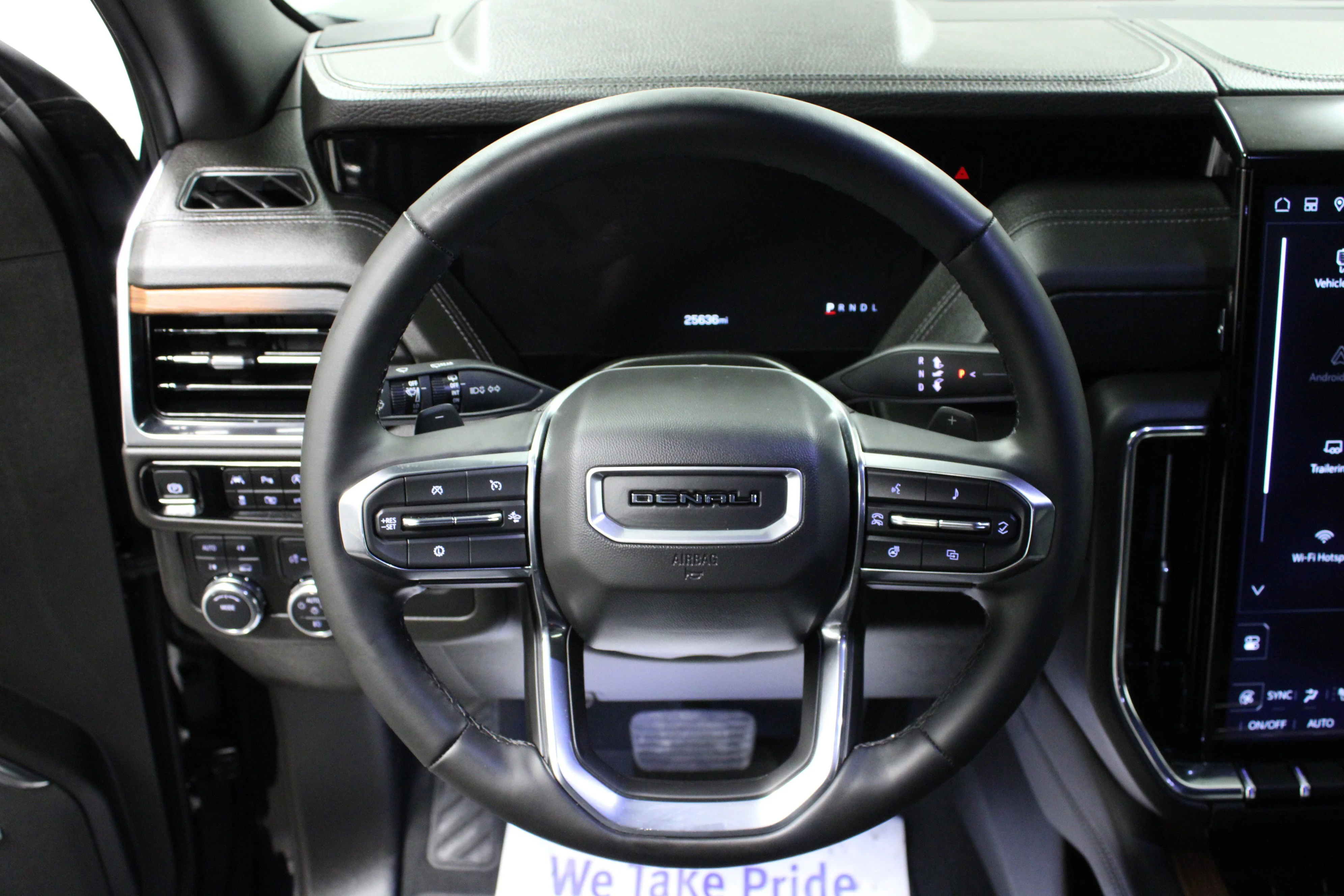 Used 2025 Onyx Black GMC Denali image 18