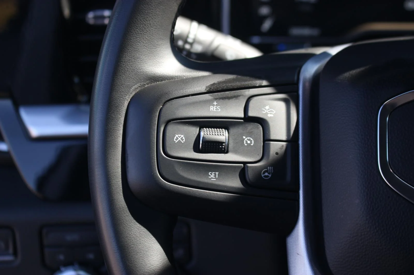 Used 2023 Summit White GMC Elevation image 22