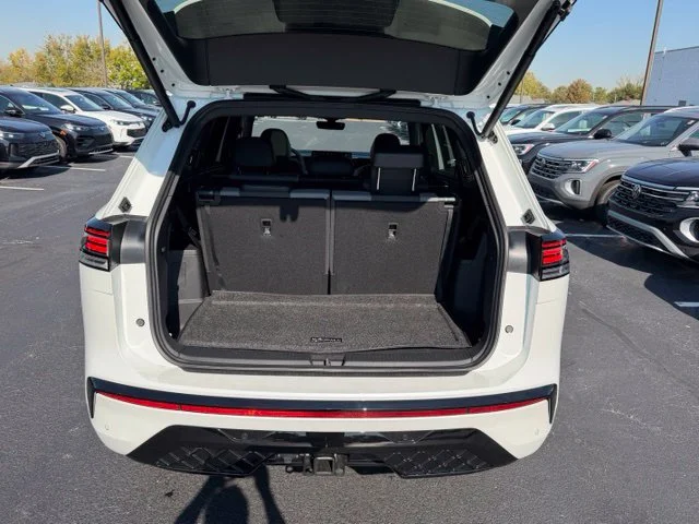 New 2027 Opal White Pearl Volkswagen 2.0T SEL image 6