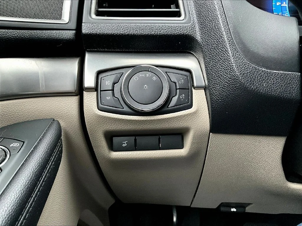 Used 2018 Magnetic Ford XLT image 17