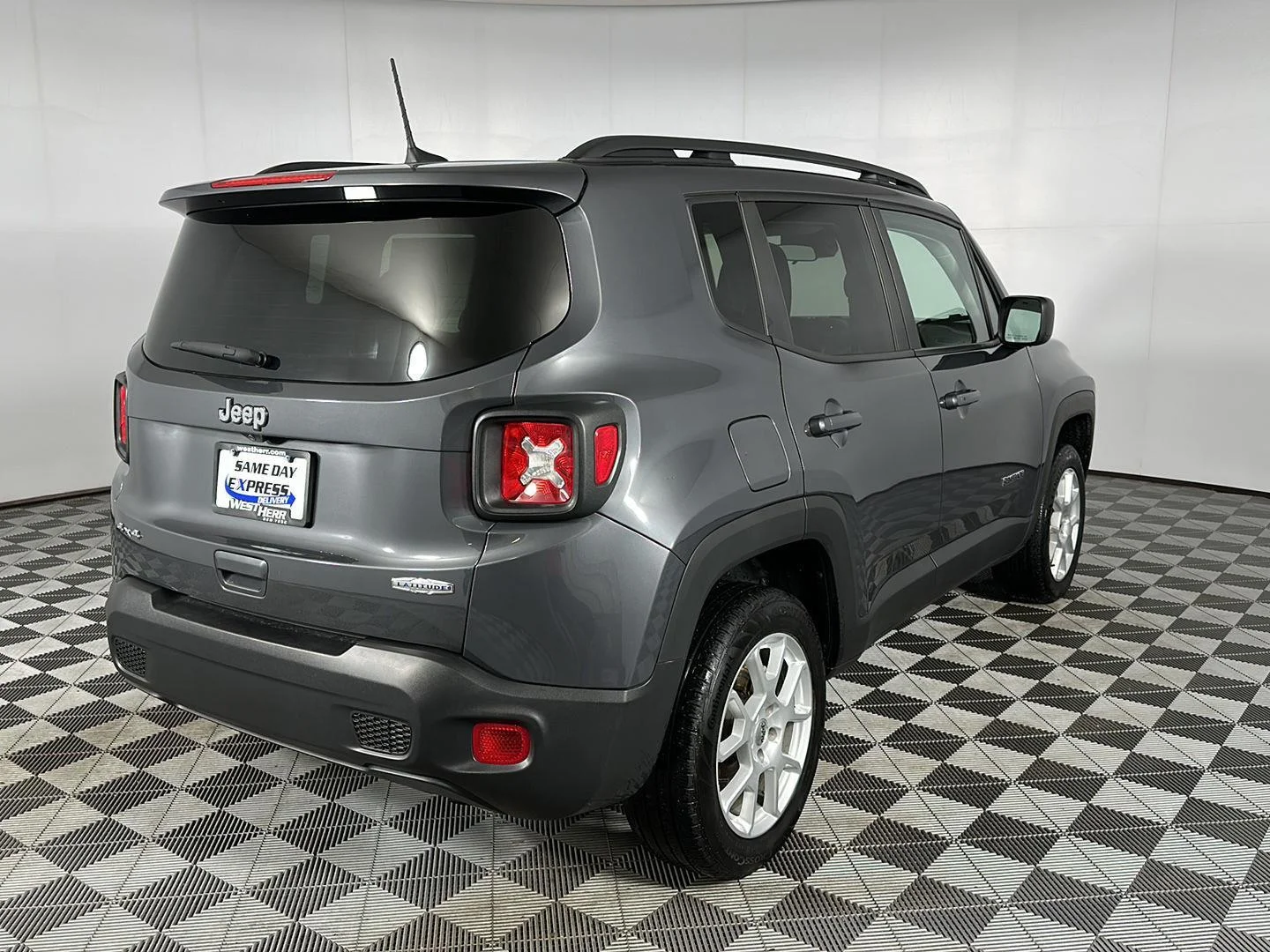 Used 2022 Graphite Gray Jeep Latitude image 26