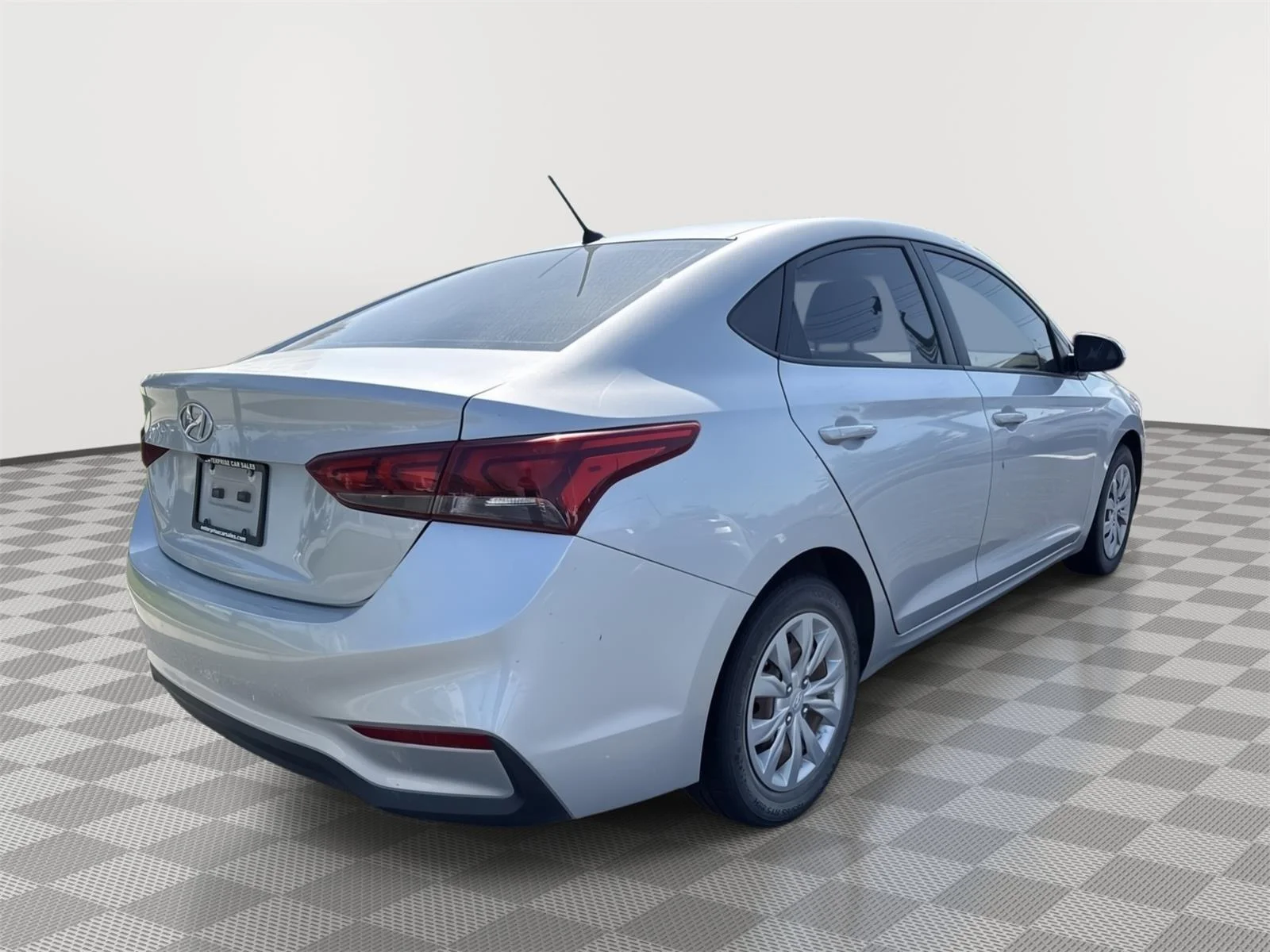 Used 2021 Olympus Silver Hyundai SE image 5