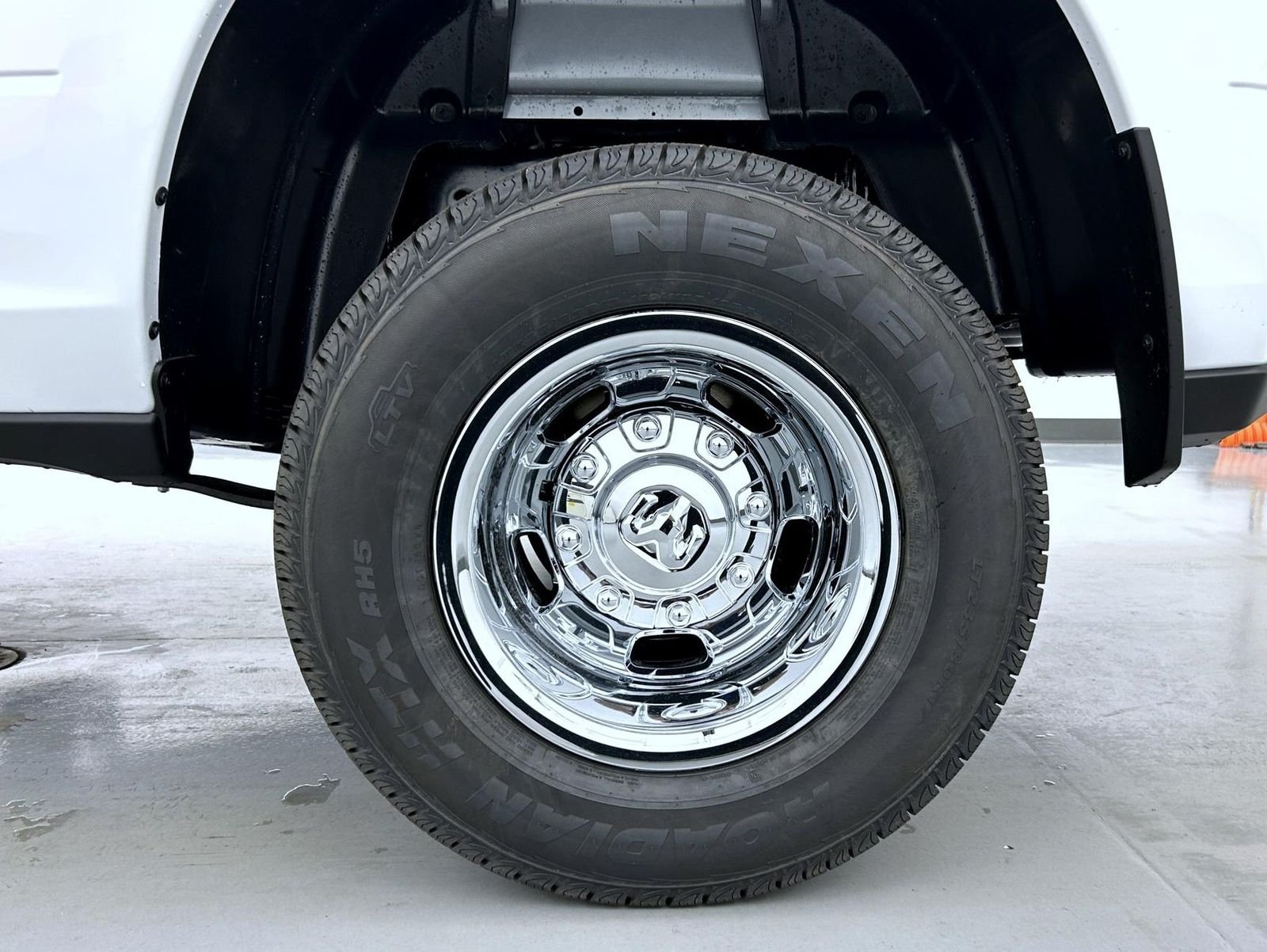 New 2026 Bright White Clear-Coat Exterior Paint RAM Tradesman image 22