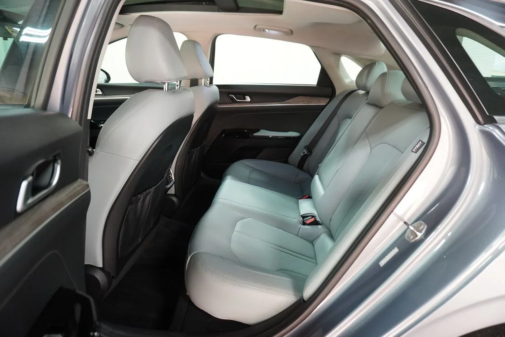 Used 2021 Everlasting Silver Kia EX image 18
