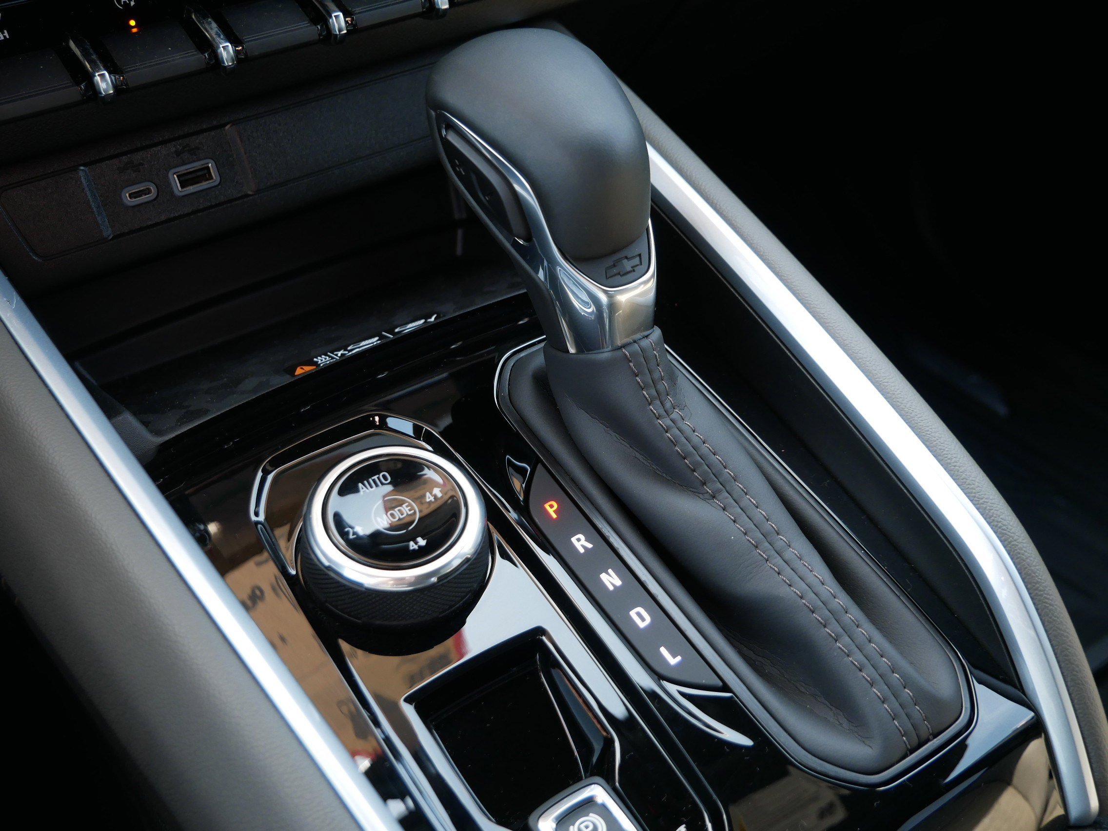 2025 Chevrolet Colorado ZR2 - Photo 9