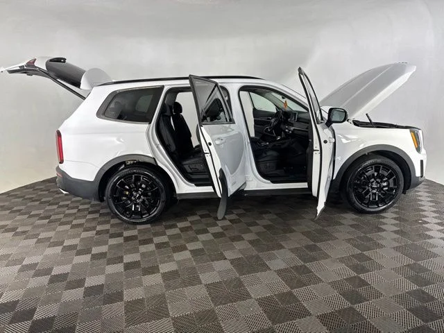 Used 2022 White Kia EX image 15