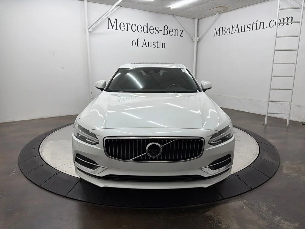 Used 2018  Volvo T6 Inscription image 2