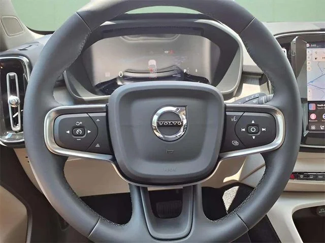 2026 Volvo XC40 Plus - Photo 13