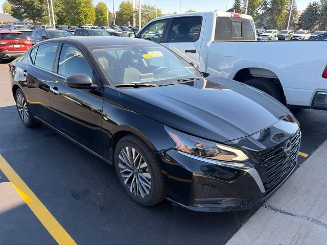 Used 2025 Black Nissan 2.5 SV image 1