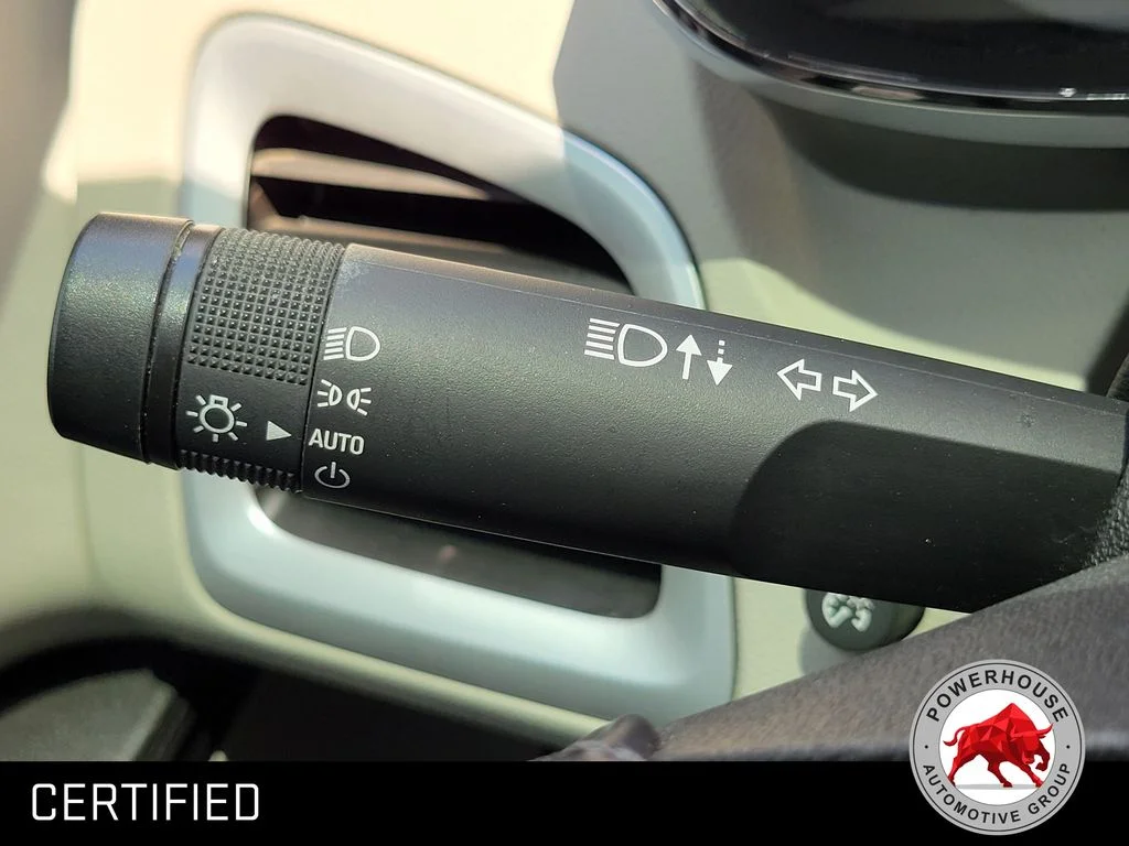 Used 2017 White GMC Denali image 30