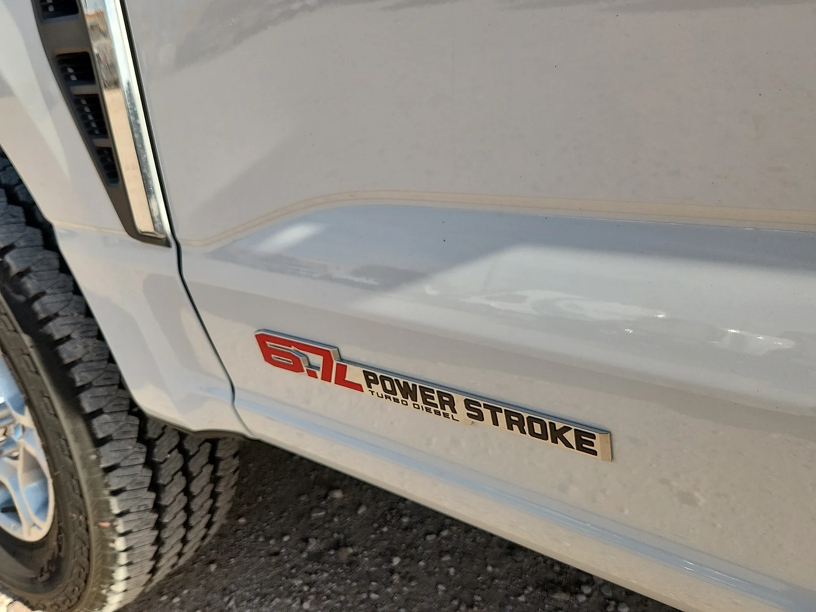 New 2027 Oxford White Ford XLT image 11