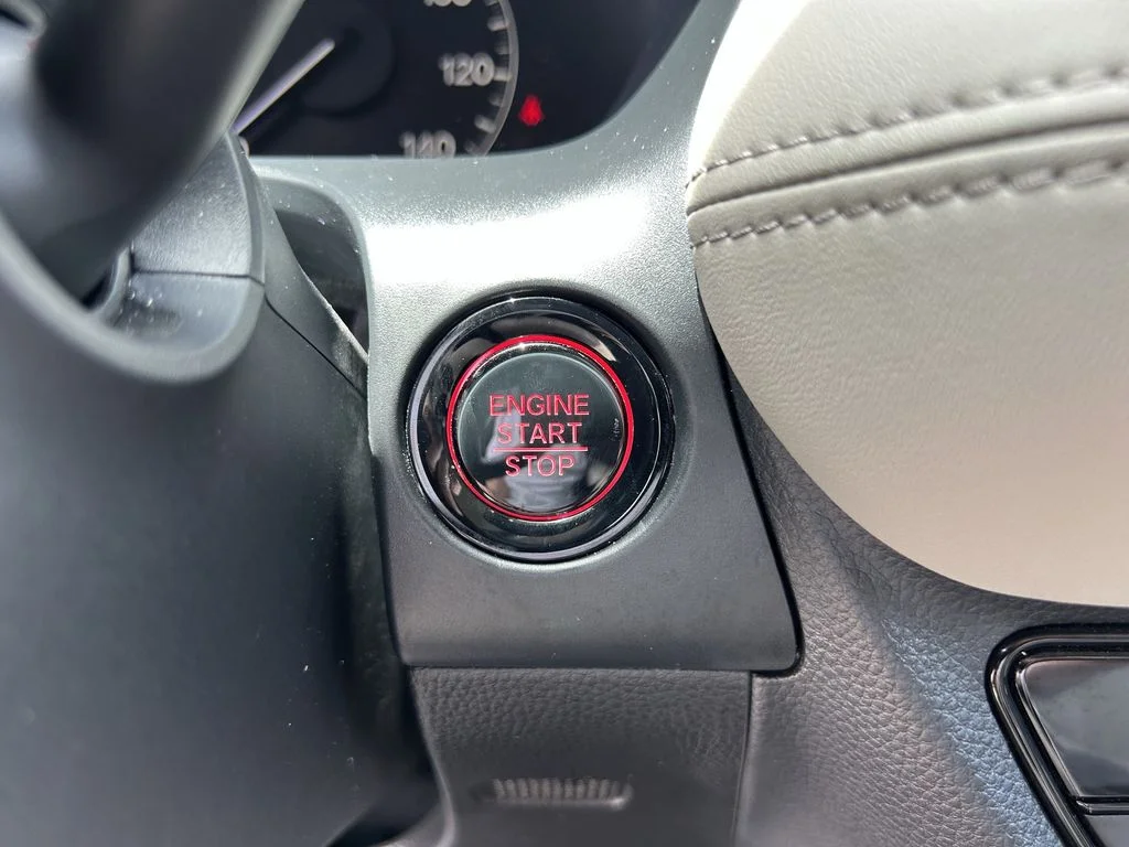 Used 2025 White Honda LX image 32