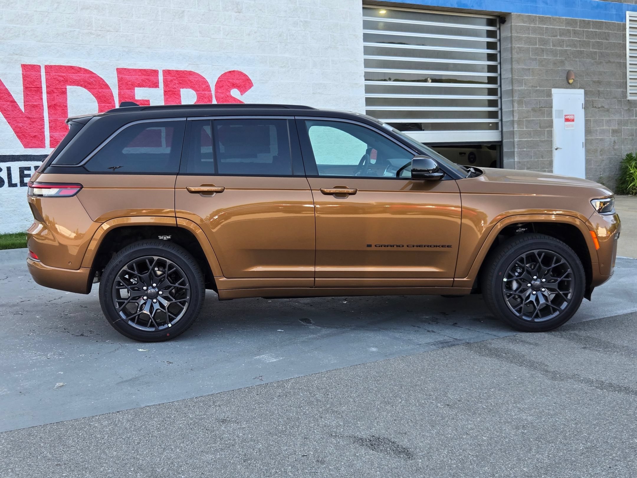 New 2026 Copper Shino Metallic Clear-Coat Exterior Paint Jeep Summit image 8