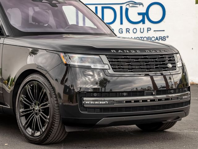 Used 2023 Santorini Black Metallic Land Rover SE image 5