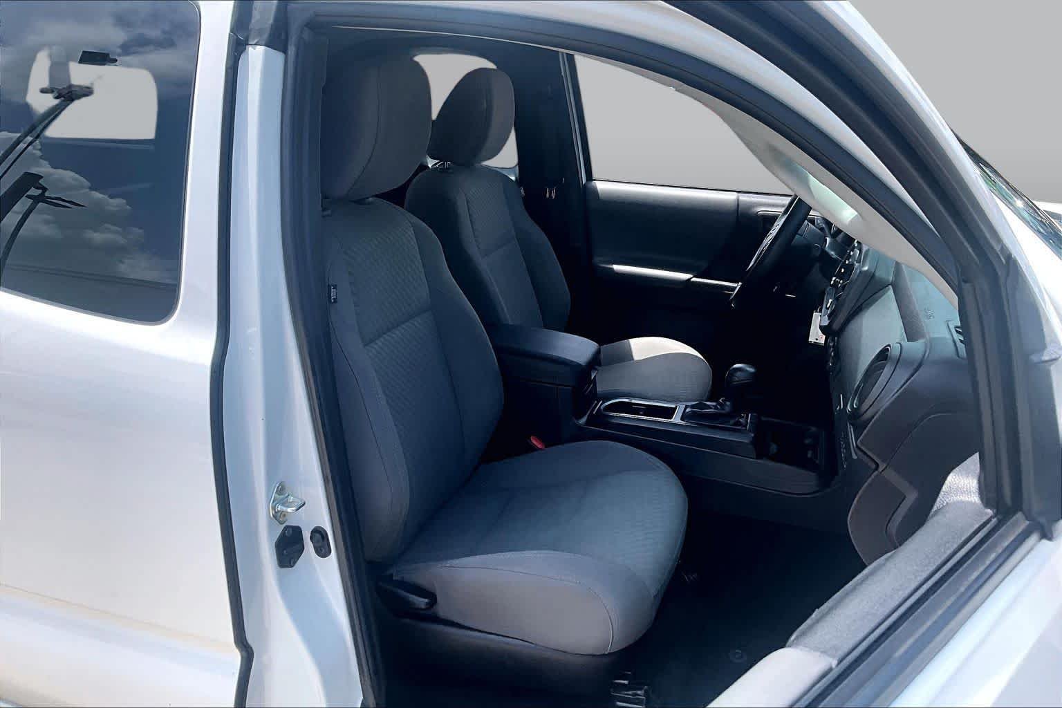 Used 2022 White Toyota SR image 9