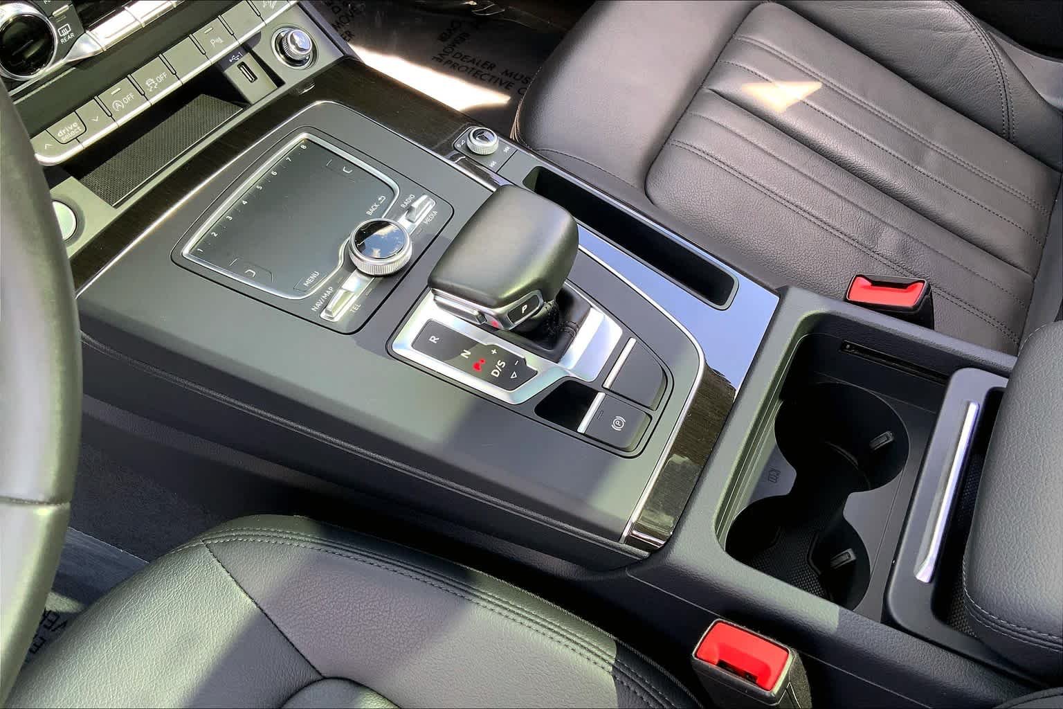 Used 2018 Manhattan Gray Metallic Audi Tech Premium Plus image 17