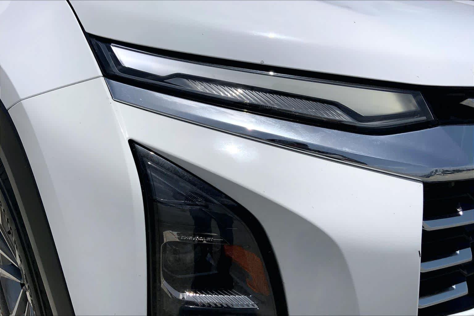 Used 2026 Summit White Chevrolet FWD LT image 27