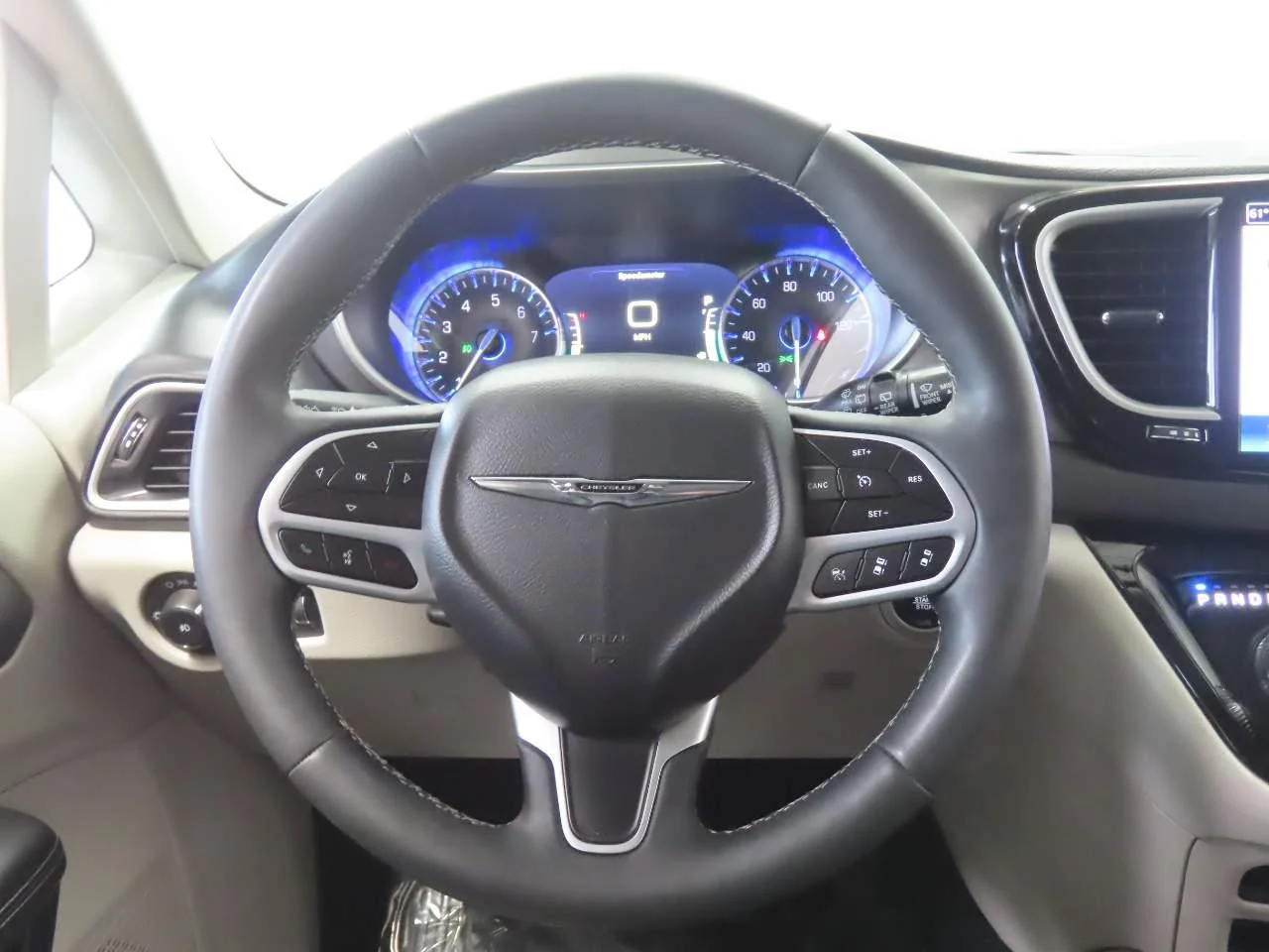 Used 2024  Chrysler Touring L image 8