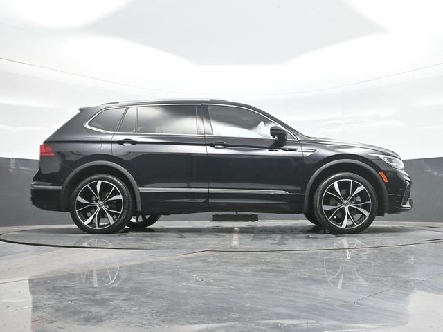 Used 2022 Black Volkswagen 2.0T SEL R-Line image 24