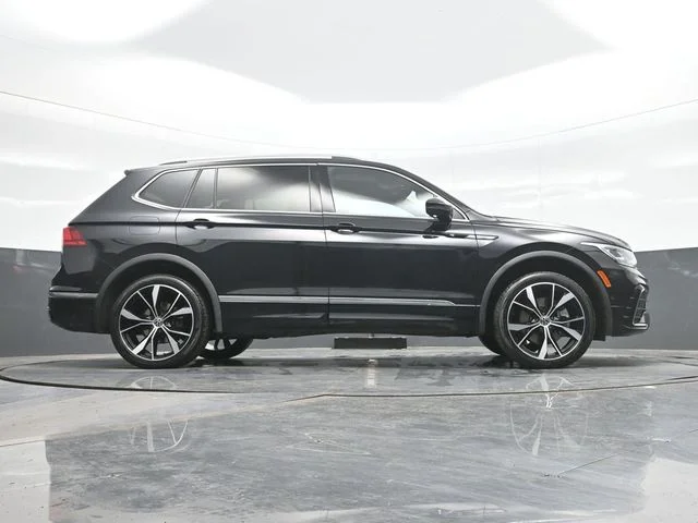 Used 2022 Black Volkswagen 2.0T SEL R-Line image 24