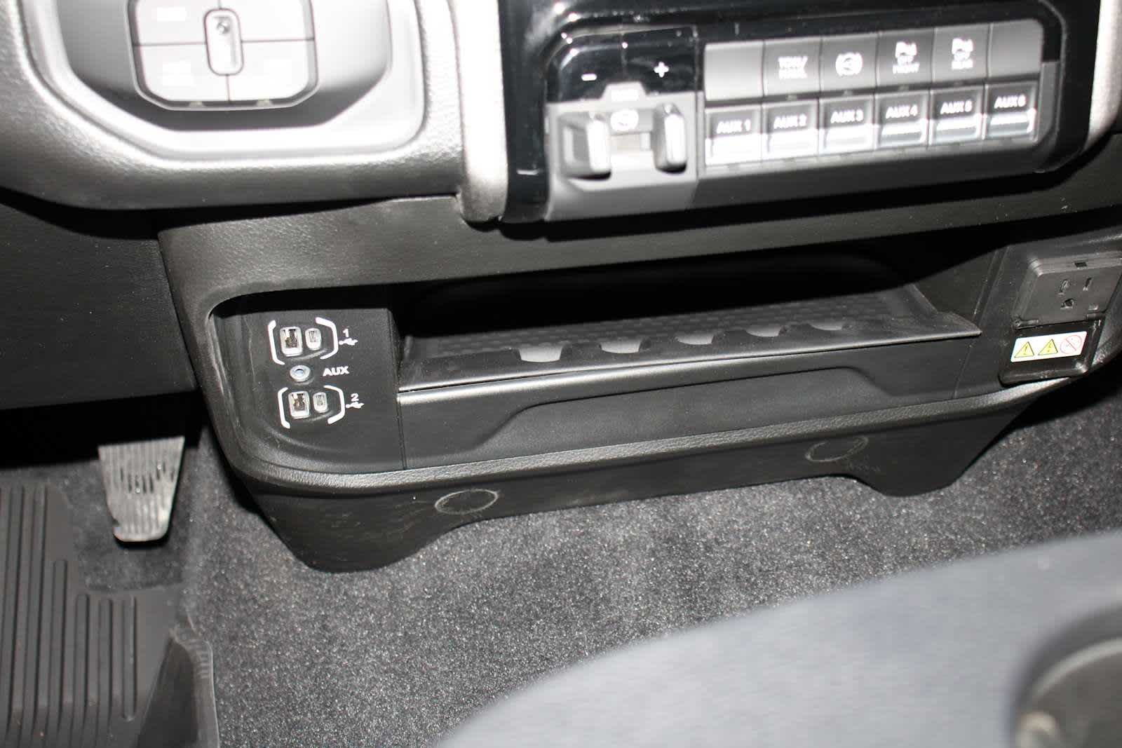 2025 RAM 3500 Tradesman - Photo 23