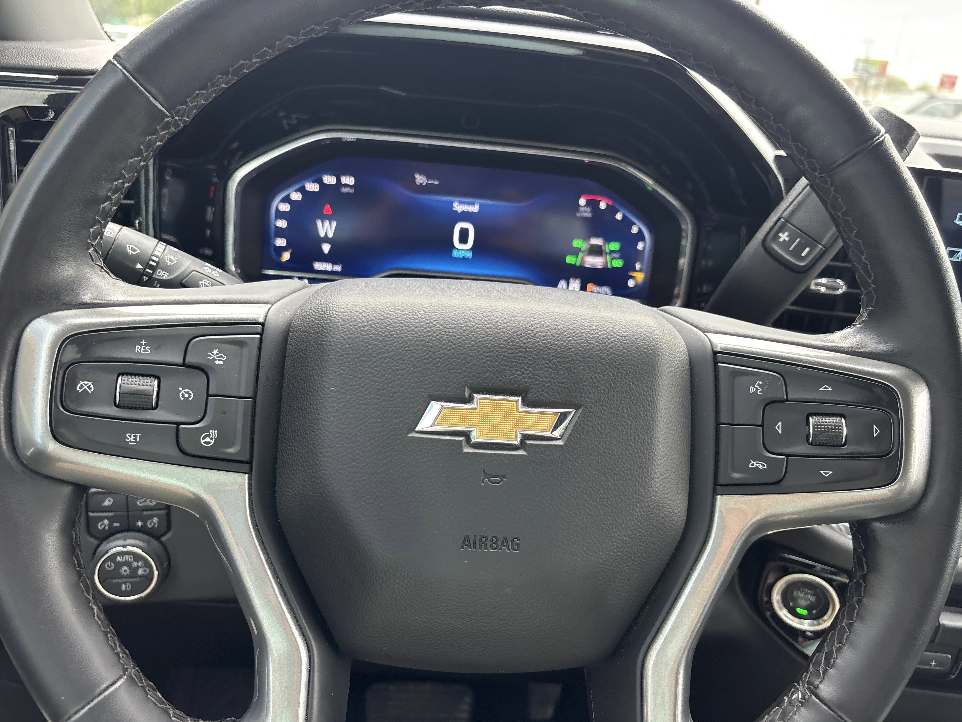 Used 2025 Summit White Chevrolet LT 4WD image 28