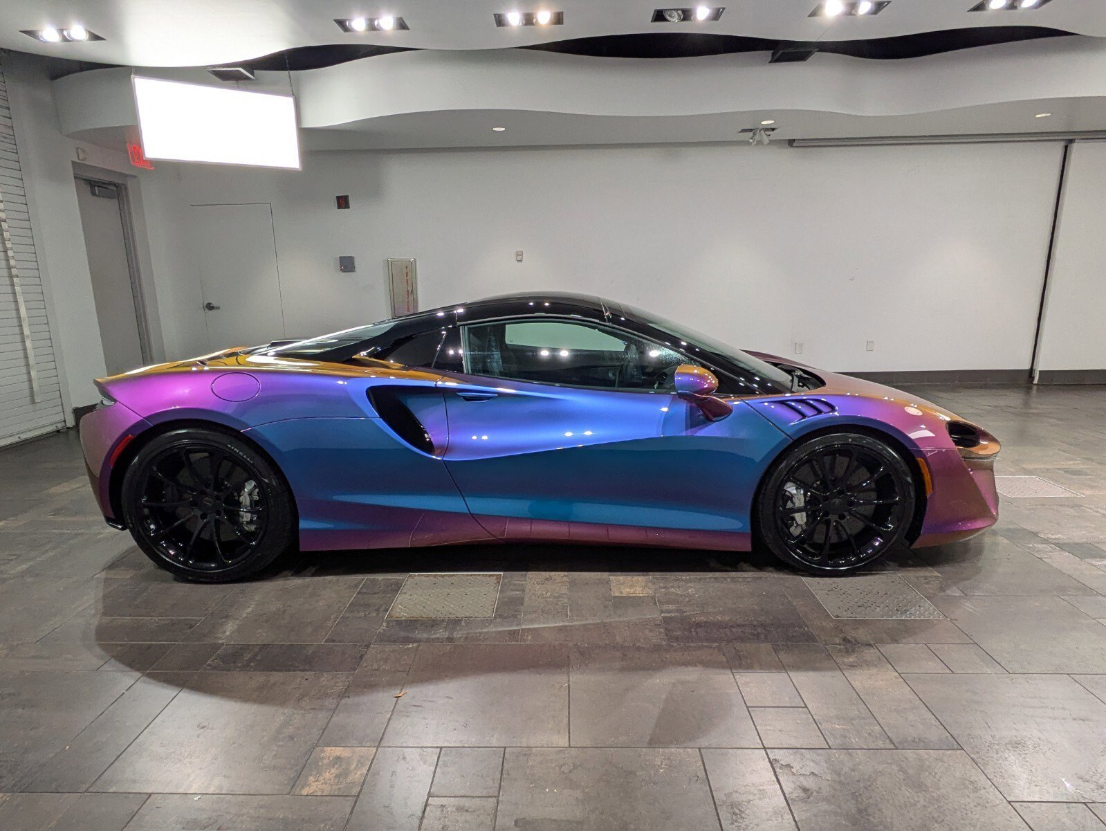 2025 McLaren Artura - Photo 26