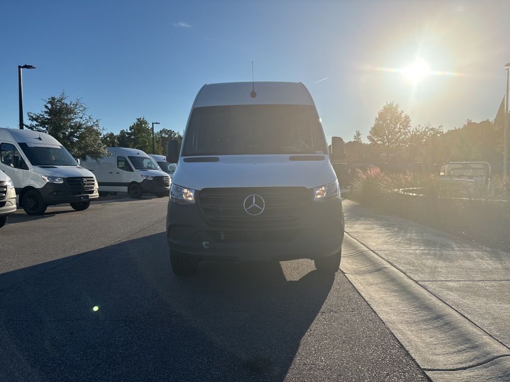 Used 2025 Arctic White Mercedes-Benz Cargo 170 WB image 8
