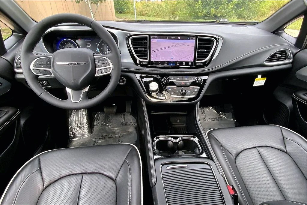 2026 Chrysler Pacifica Limited - Photo 14