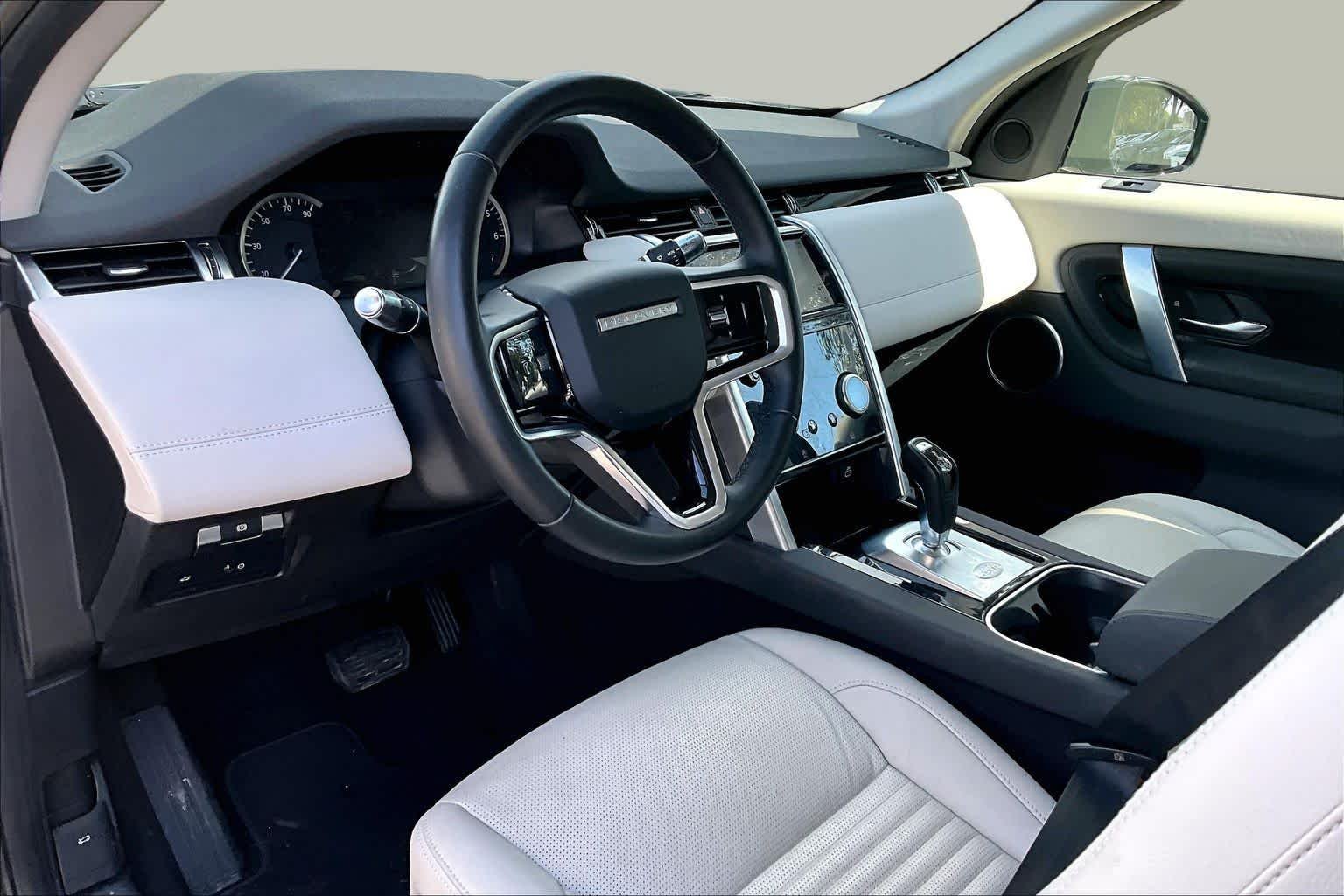 Used 2022  Land Rover S image 18