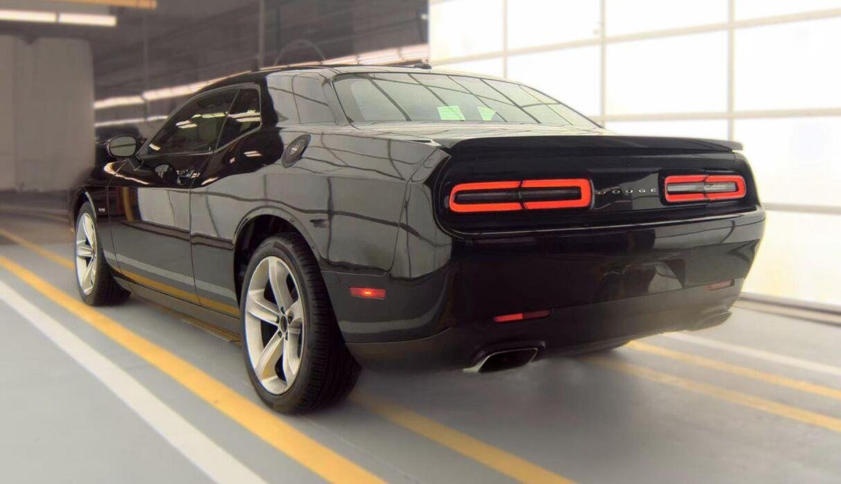 Used 2015 Pitch Black Clearcoat Dodge R/T image 5