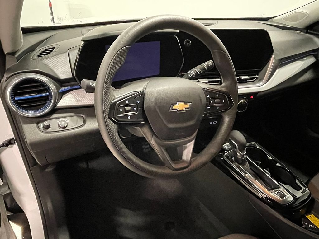 Used 2025 White Chevrolet LT image 20