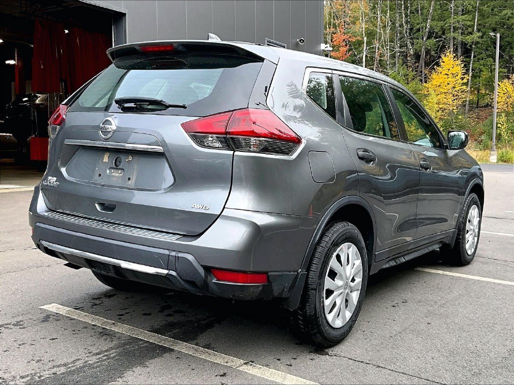 Used 2020 Gray Nissan S image 4