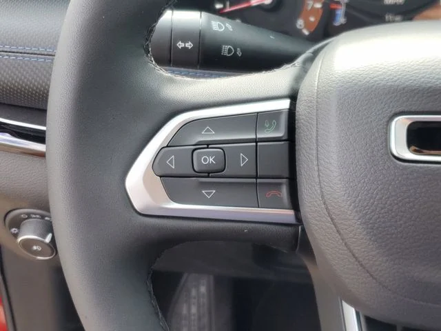 New 2026 Red Hot Pearl-Coat Exterior Paint Jeep Latitude image 20