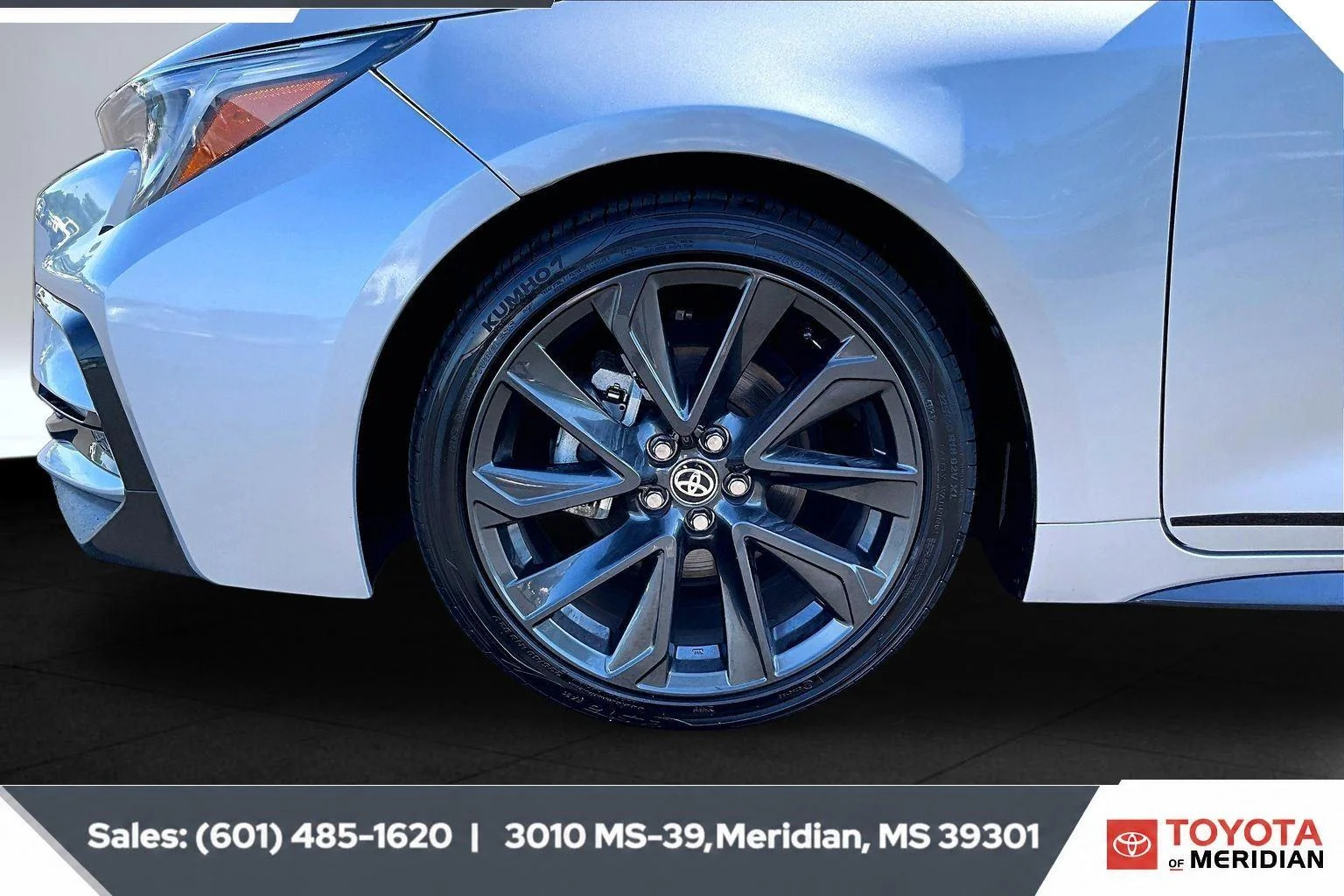 Used 2025 Classic Silver Metallic Toyota SE image 7
