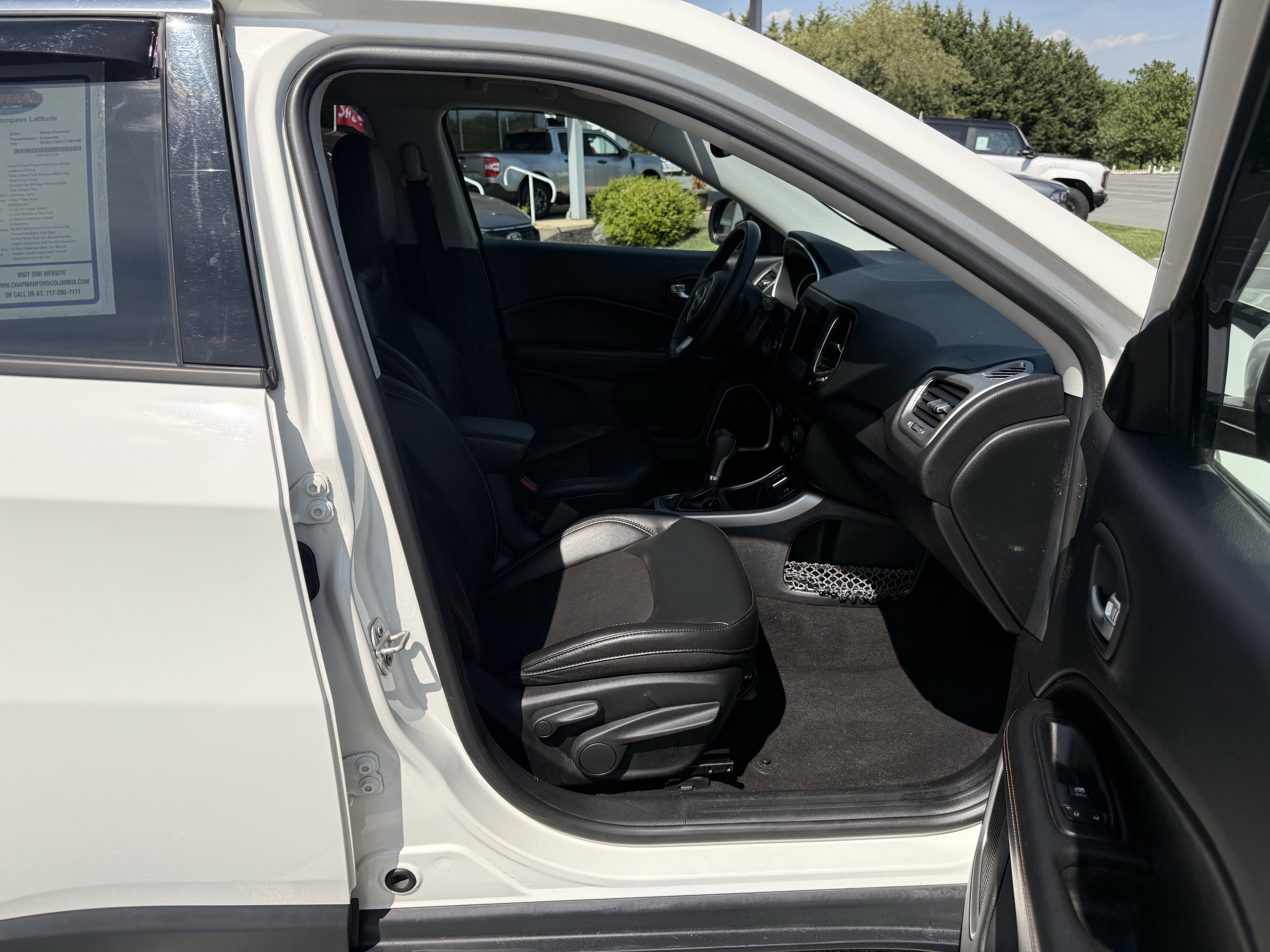 Used 2018 White Clearcoat Jeep Latitude image 37