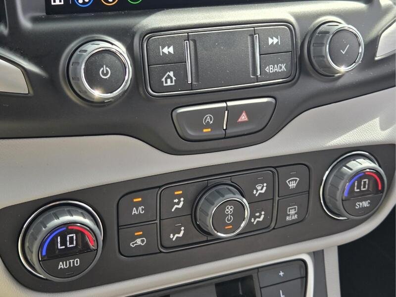 Used 2023 Marine Metallic GMC FWD 4DR SLE image 27